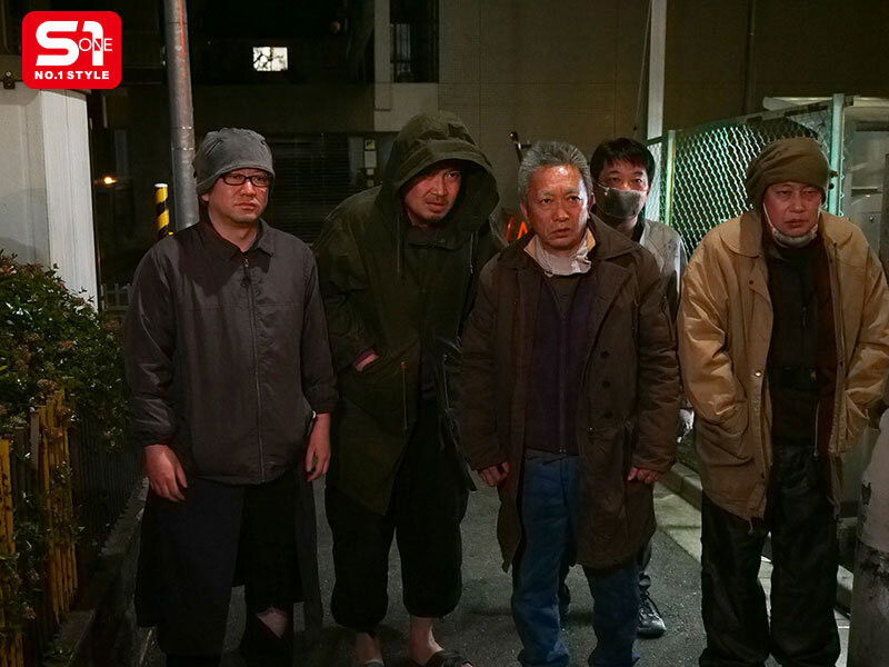 SONE-850找干爹惹火流浪汉!枫ふうあ(枫富爱)漂亮的脸蛋被弄脏了!-番番狗番号库